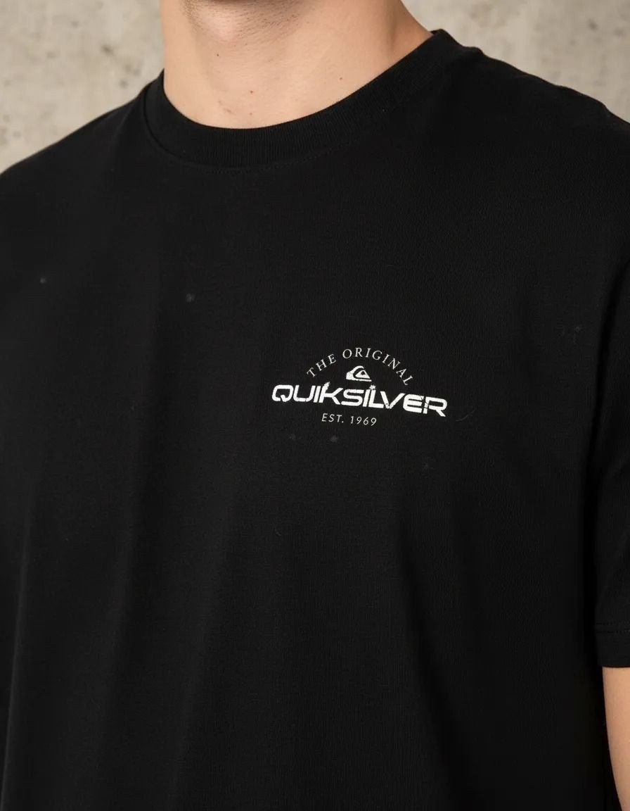 Camiseta Masculina Quiksilver Arched Type Preta