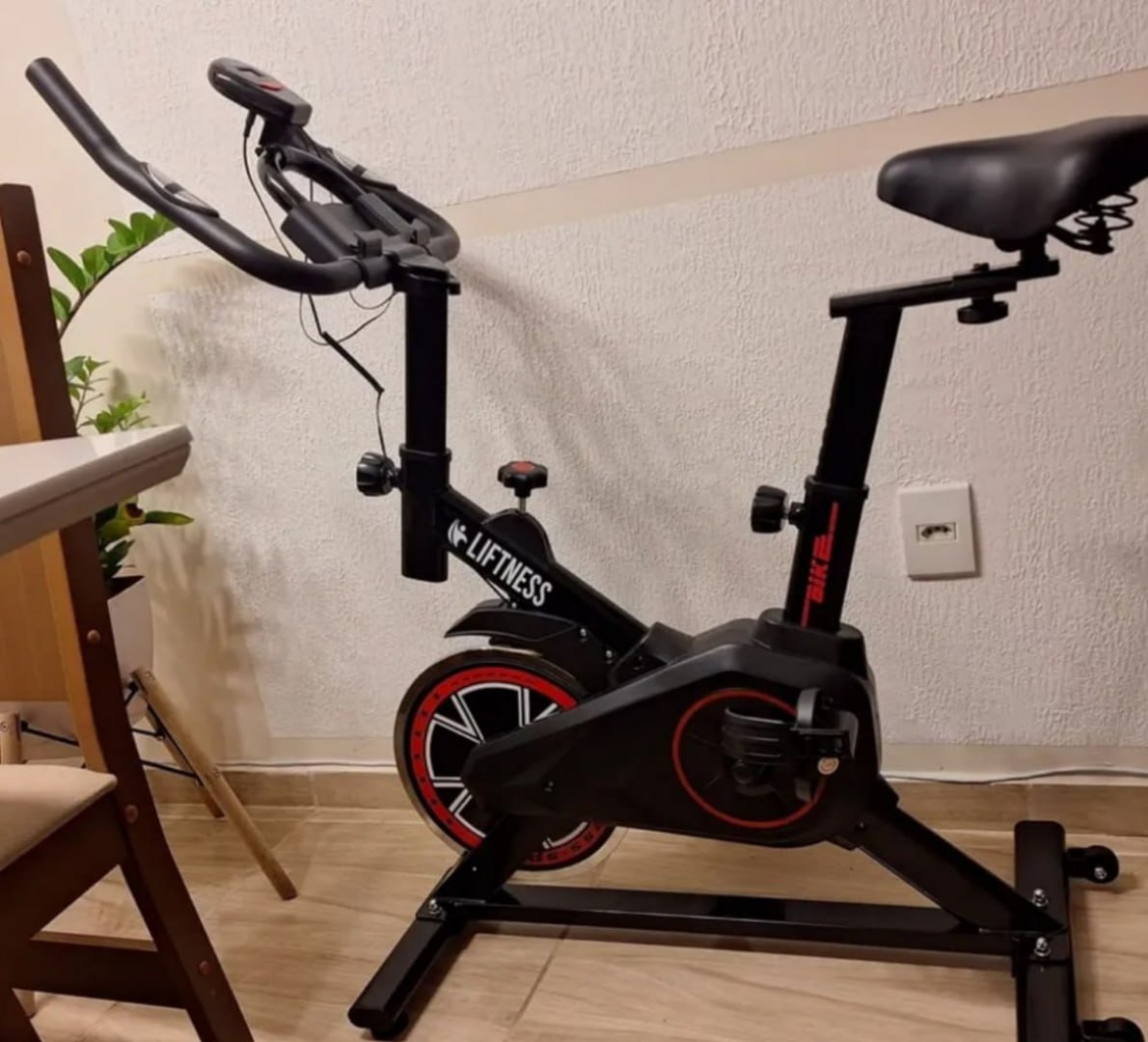 Bicicleta Spinning Com Roda De Inércia De 8kg Preto Amarelo