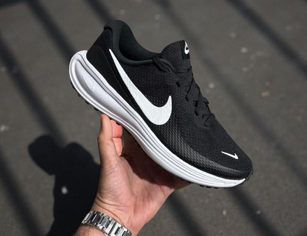Tênis Nike Revolution 8